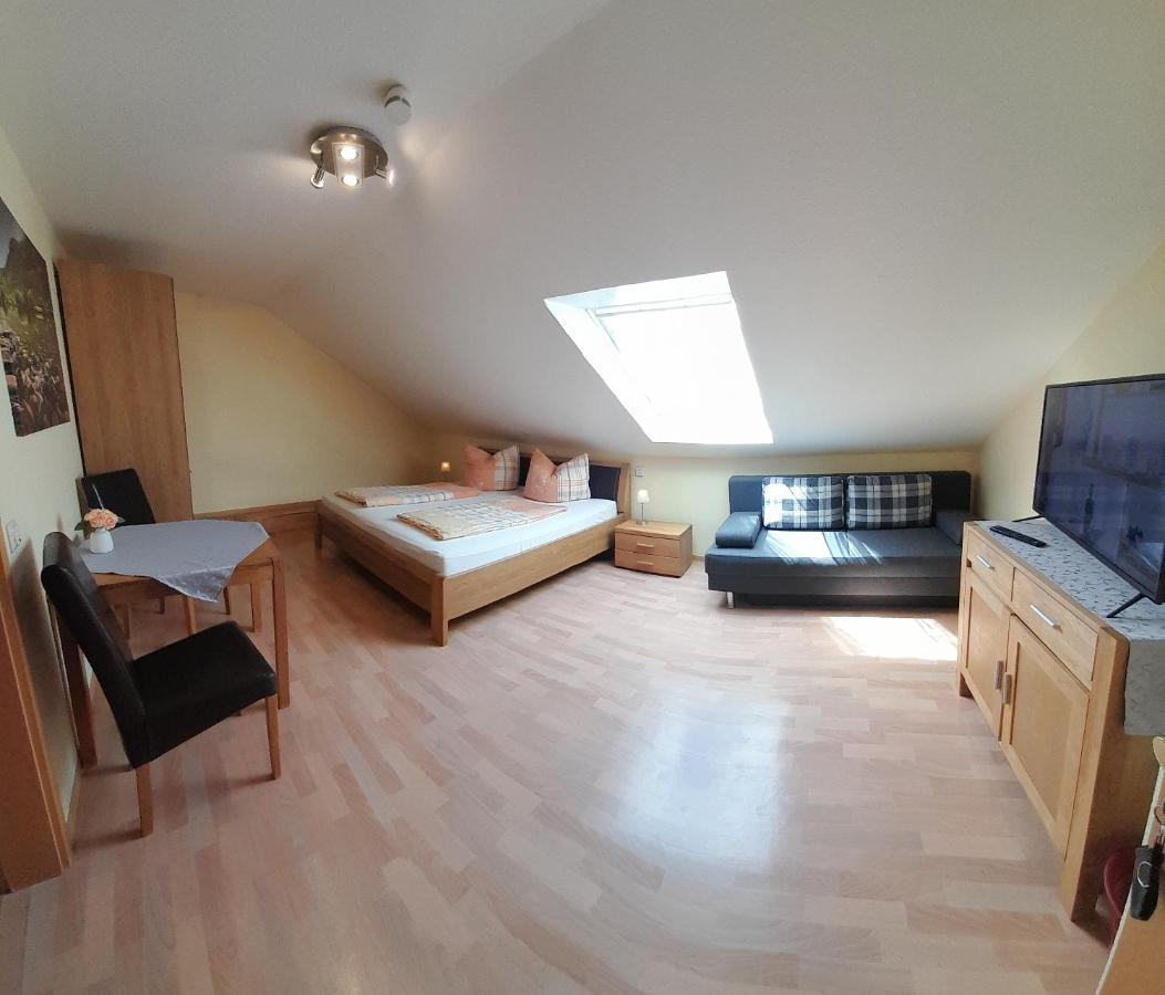 Gaestehaus Volker Haas Hotel Kesten Bagian luar foto