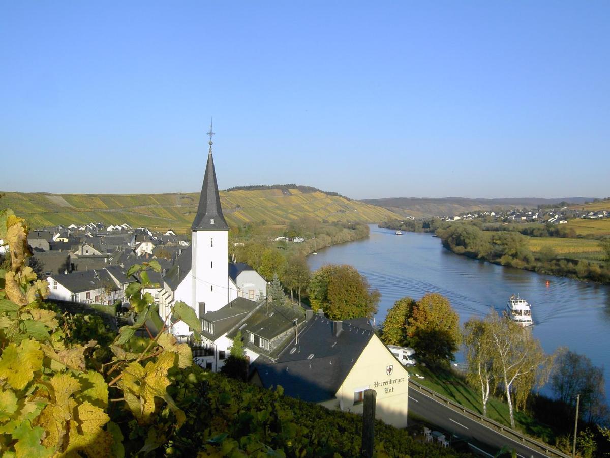 Gaestehaus Volker Haas Hotel Kesten Bagian luar foto