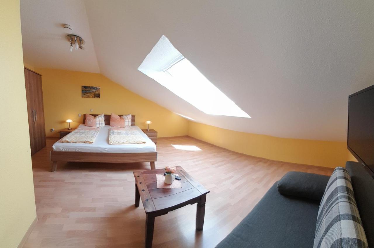 Gaestehaus Volker Haas Hotel Kesten Bagian luar foto